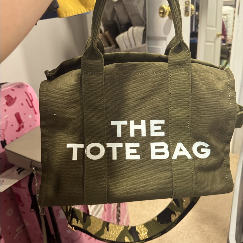 Amazons “the tote bag” not Marc Jacob’s